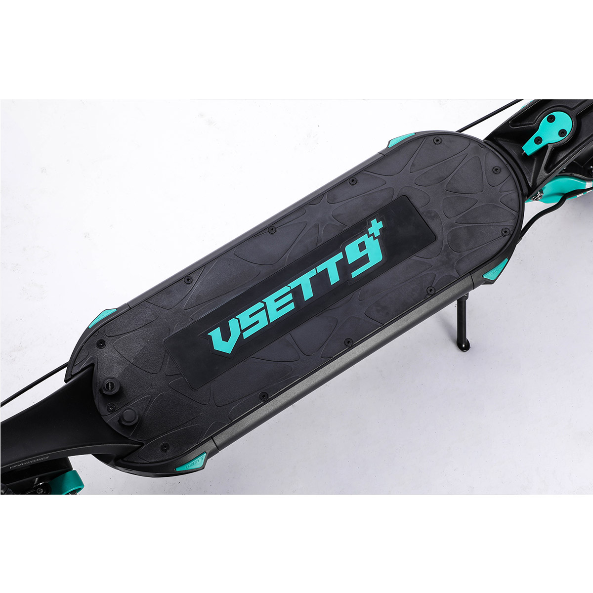 VSETT-9+-Electric-Scooter-London-2020-deckl
