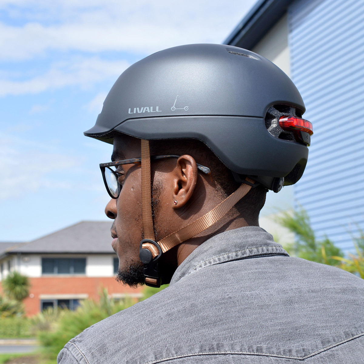 Livall-C20-Black-Smart-Helmet-5-London-PET